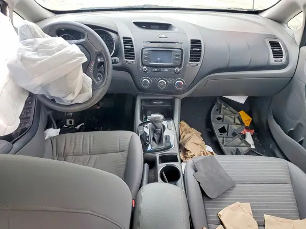 3KPFL4A76HE121848 2017 KIA FORTE - Image 8
