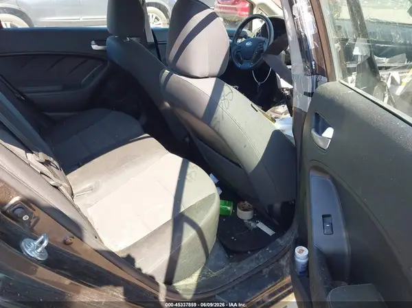3KPFL4A76HE124409 2017 KIA FORTE - Image 8