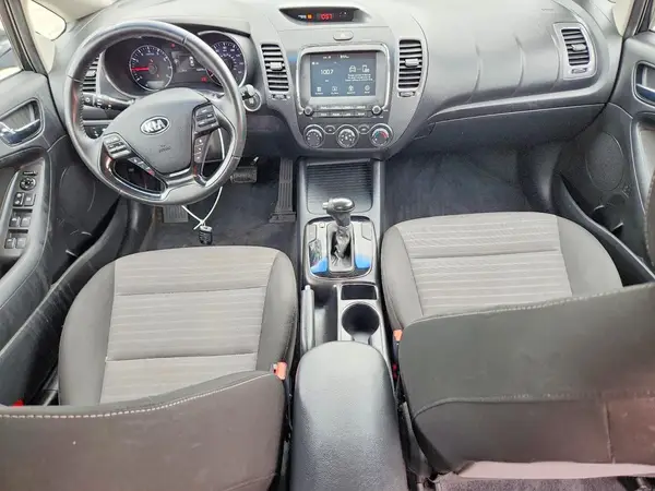 3KPFL4A76HE125530 2017 KIA FORTE - Image 8