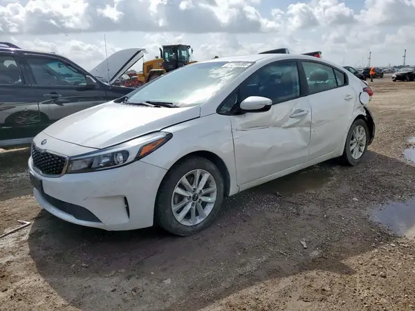 3KPFL4A76HE130727 2017 KIA FORTE - Image 1