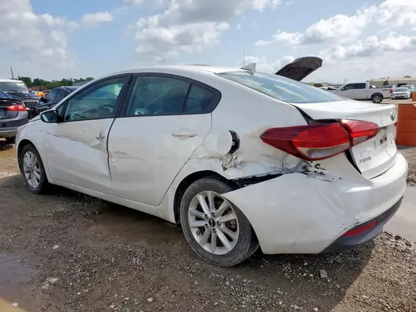 3KPFL4A76HE130727 2017 KIA FORTE - Image 2