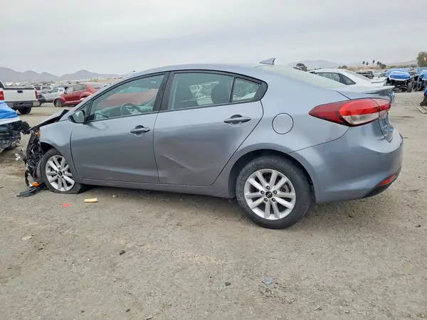 3KPFL4A76HE130758 2017 KIA FORTE - Image 2