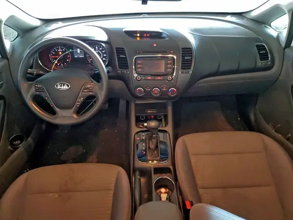 3KPFL4A76HE131456 2017 KIA FORTE - Image 8