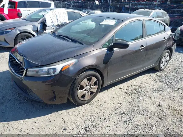 3KPFL4A76HE135409 2017 KIA FORTE - Image 2