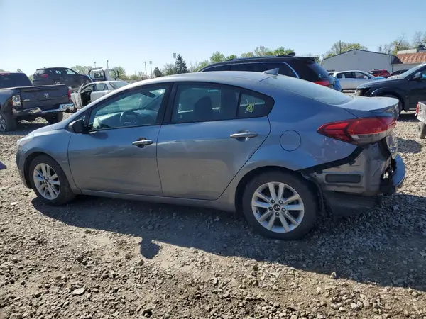 3KPFL4A76HE136897 2017 KIA FORTE - Image 2
