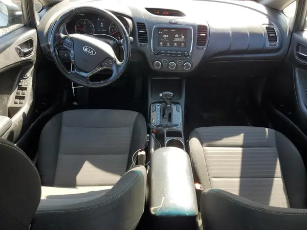 3KPFL4A76HE136897 2017 KIA FORTE - Image 8