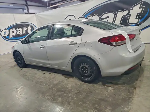 3KPFL4A76HE140075 2017 KIA FORTE - Image 2