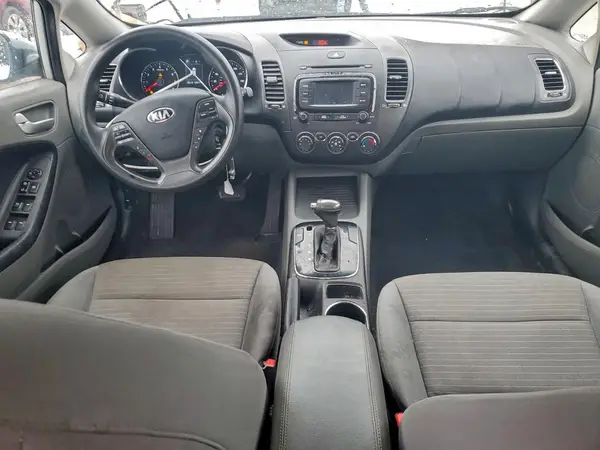 3KPFL4A76HE140075 2017 KIA FORTE - Image 8