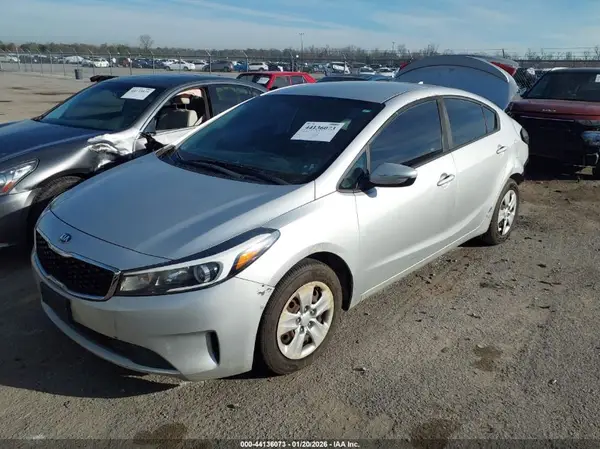 3KPFL4A76HE142604 2017 KIA FORTE - Image 2