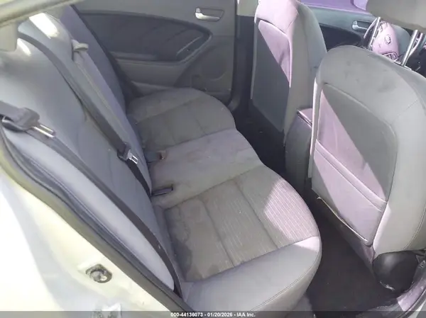 3KPFL4A76HE142604 2017 KIA FORTE - Image 8
