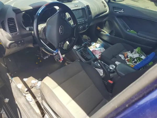 3KPFL4A76HE144255 2017 KIA FORTE - Image 8