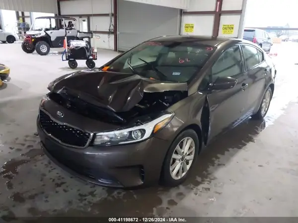 3KPFL4A76HE144577 2017 KIA FORTE - Image 2