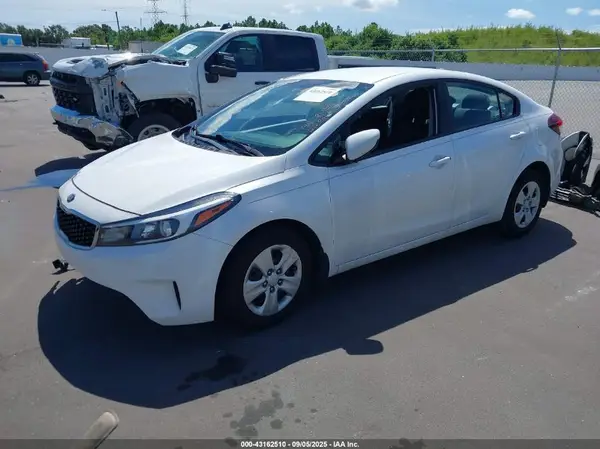 3KPFL4A76HE144854 2017 KIA FORTE - Image 2