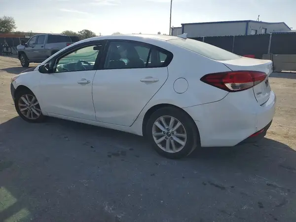 3KPFL4A76HE146913 2017 KIA FORTE - Image 2