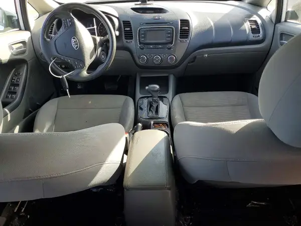 3KPFL4A76HE146913 2017 KIA FORTE - Image 8
