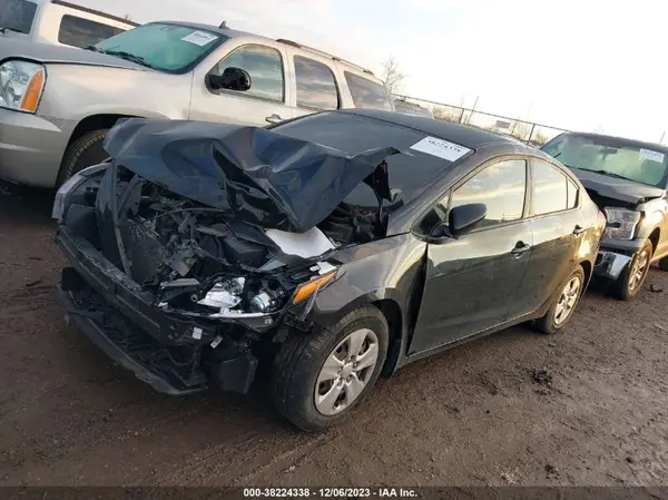 3KPFL4A76HE147687 2017 KIA FORTE - Image 2
