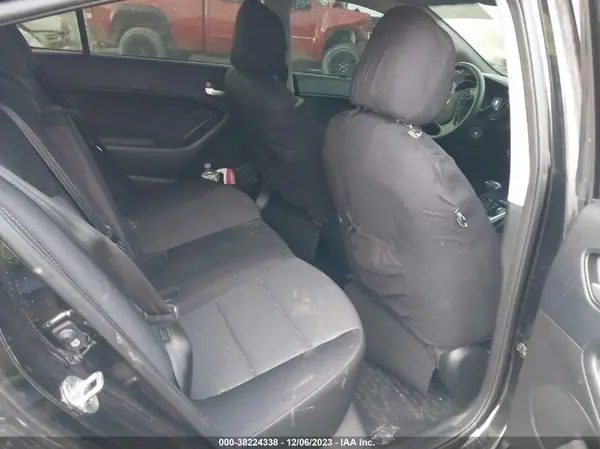 3KPFL4A76HE147687 2017 KIA FORTE - Image 8