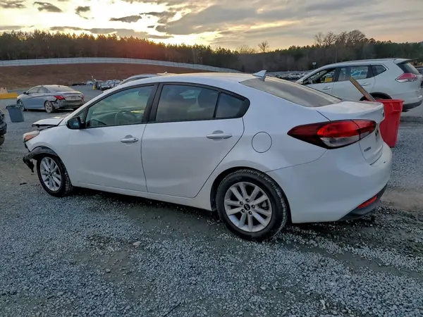 3KPFL4A76HE150086 2017 KIA FORTE - Image 2