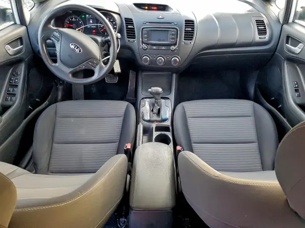 3KPFL4A76HE150086 2017 KIA FORTE - Image 8
