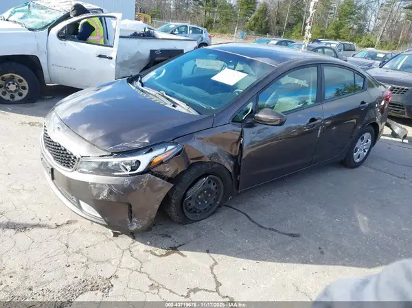 3KPFL4A76HE153201 2017 KIA FORTE - Image 2