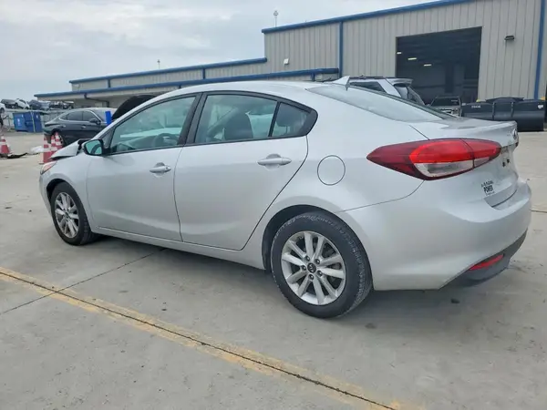 3KPFL4A76HE153442 2017 KIA FORTE - Image 2