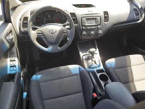 3KPFL4A76HE153733 2017 KIA FORTE - Image 8
