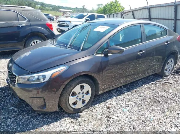 3KPFL4A76HE156647 2017 KIA FORTE - Image 2