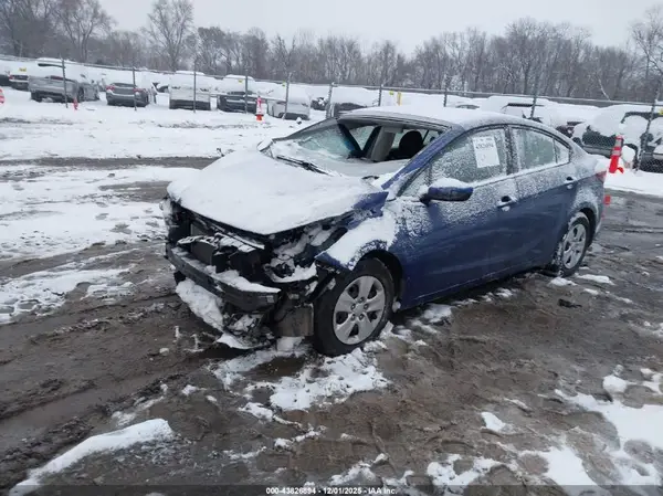 3KPFL4A76HE157698 2017 KIA FORTE - Image 2