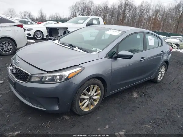 3KPFL4A76HE160102 2017 KIA FORTE - Image 2