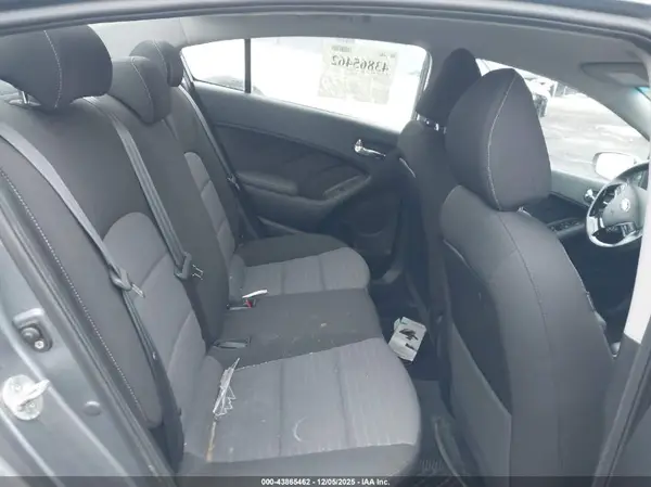3KPFL4A76HE160102 2017 KIA FORTE - Image 8