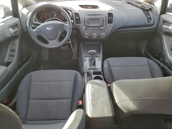 3KPFL4A76HE161427 2017 KIA FORTE - Image 8