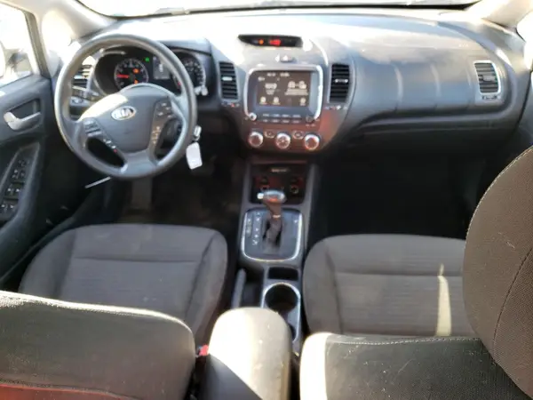 3KPFL4A76JE163247 2018 KIA FORTE - Image 8
