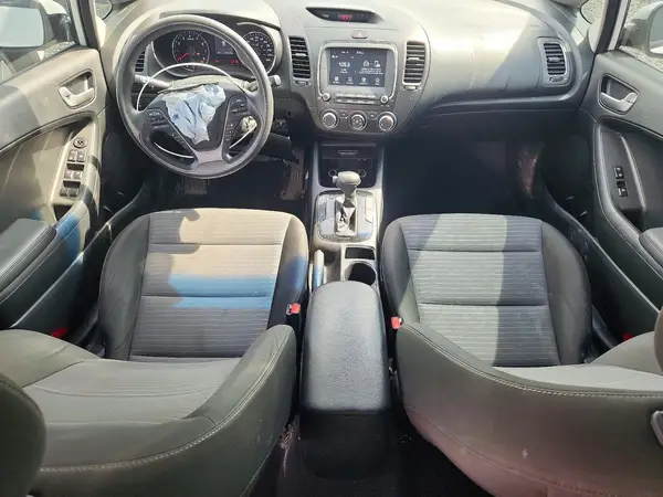 3KPFL4A76JE163622 2018 KIA FORTE - Image 8