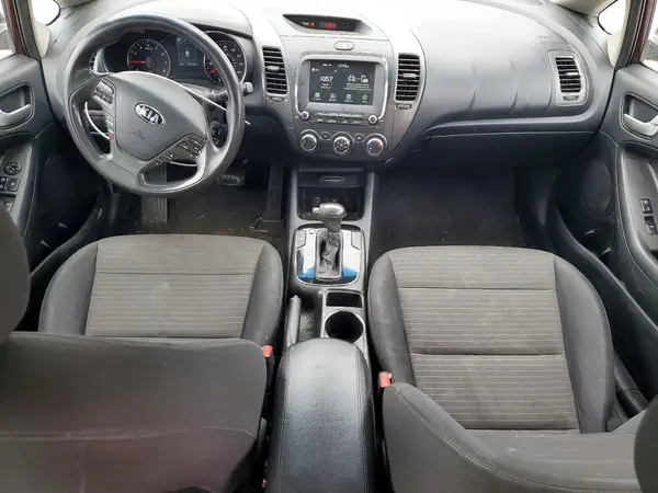 3KPFL4A76JE164754 2018 KIA FORTE - Image 8
