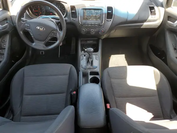 3KPFL4A76JE164883 2018 KIA FORTE - Image 8