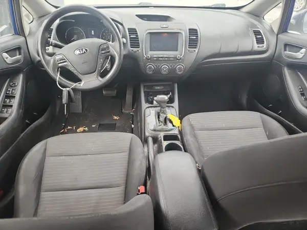3KPFL4A76JE165810 2018 KIA FORTE - Image 8
