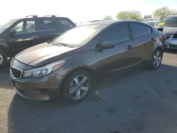 3KPFL4A76JE166262 2018 KIA FORTE - Image 1
