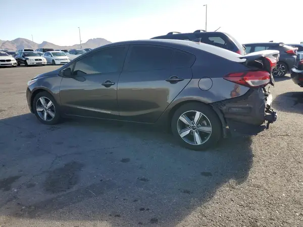 3KPFL4A76JE166262 2018 KIA FORTE - Image 2