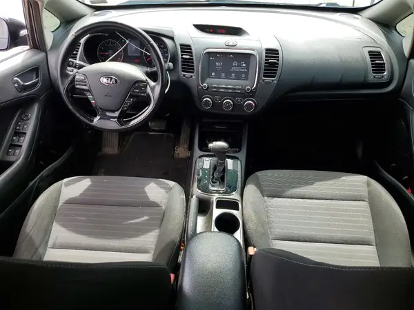 3KPFL4A76JE170649 2018 KIA FORTE - Image 8