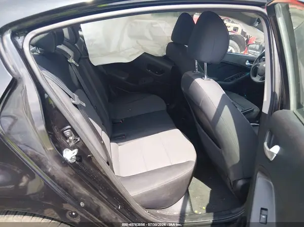 3KPFL4A76JE170831 2018 KIA FORTE - Image 8