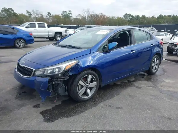 3KPFL4A76JE171056 2018 KIA FORTE - Image 2