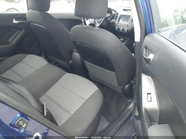 3KPFL4A76JE171056 2018 KIA FORTE - Image 8