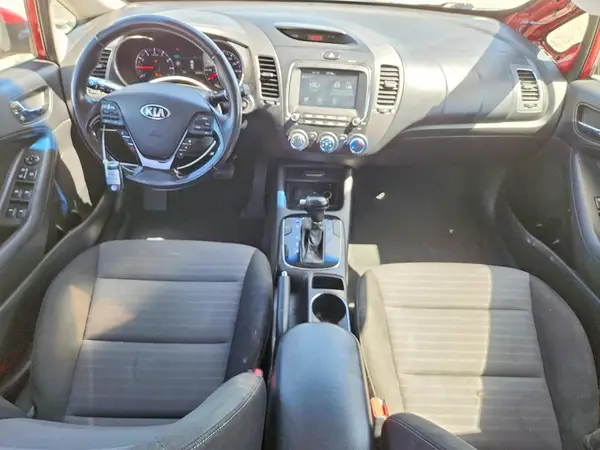 3KPFL4A76JE171249 2018 KIA FORTE - Image 8
