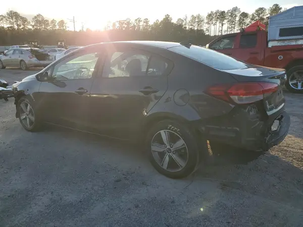 3KPFL4A76JE171817 2018 KIA FORTE - Image 2