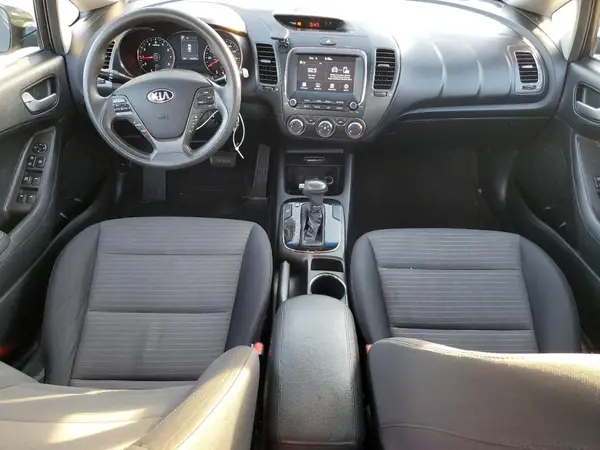 3KPFL4A76JE171817 2018 KIA FORTE - Image 8