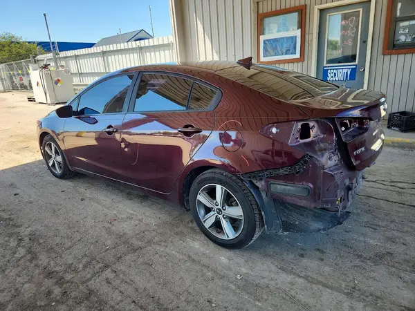 3KPFL4A76JE172028 2018 KIA FORTE - Image 2