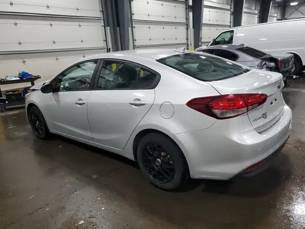 3KPFL4A76JE172076 2018 KIA FORTE - Image 2