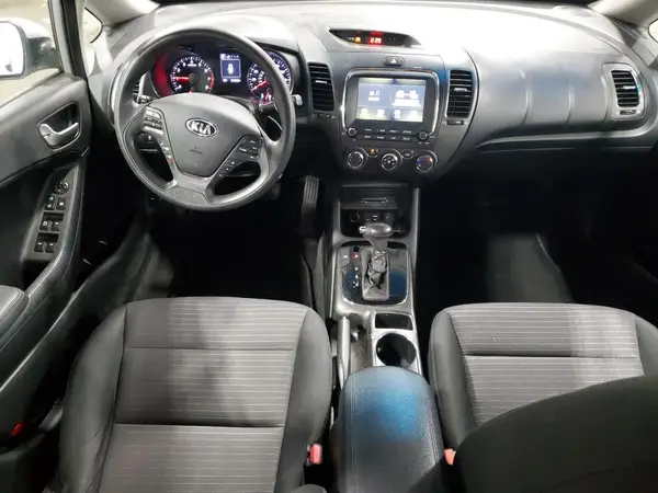 3KPFL4A76JE172076 2018 KIA FORTE - Image 8