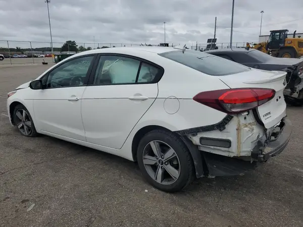 3KPFL4A76JE172532 2018 KIA FORTE - Image 2