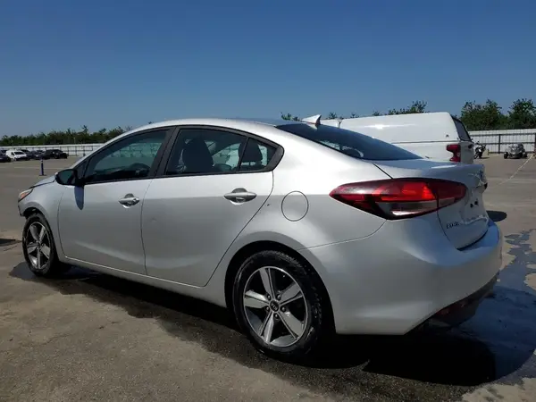 3KPFL4A76JE172689 2018 KIA FORTE - Image 2